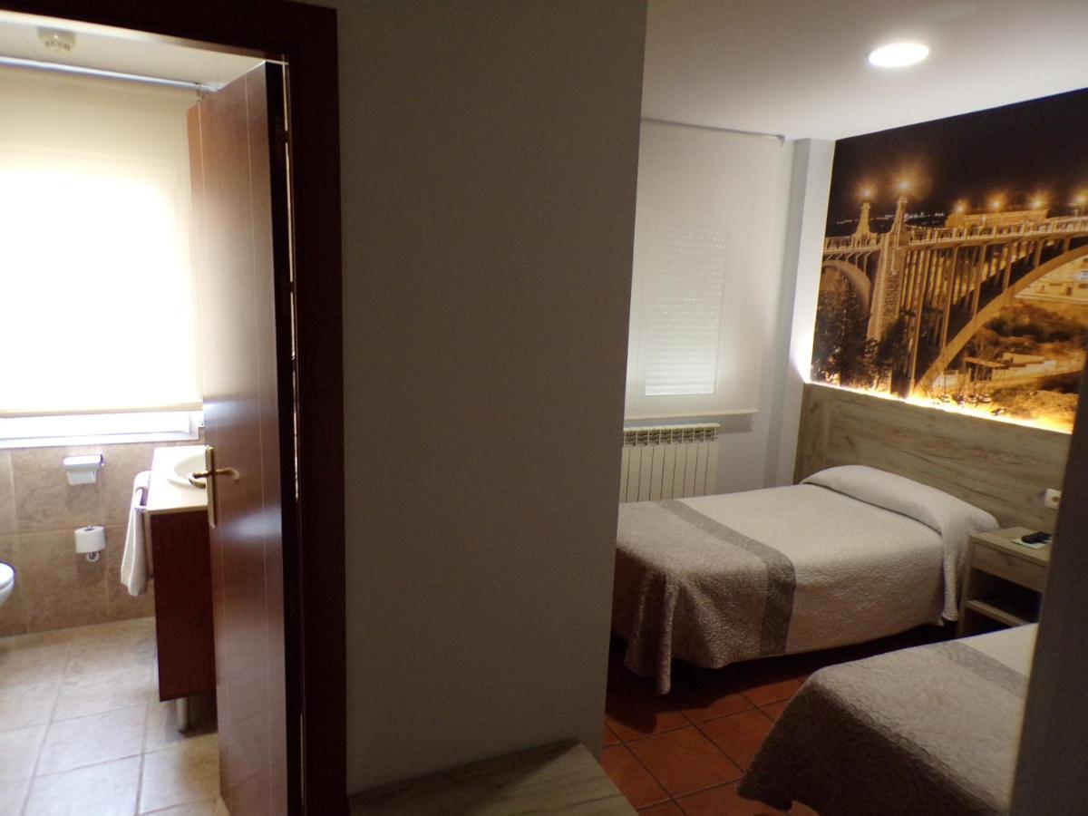 Hostal Serruchi Teruel Eksteriør bilde